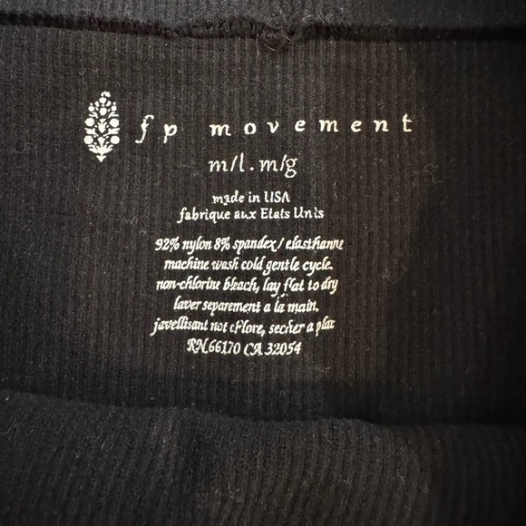 Free People FP Movement Slit Knee Leggings Black Ribbed Size M/L Yoga EUC - Picture 14 of 14